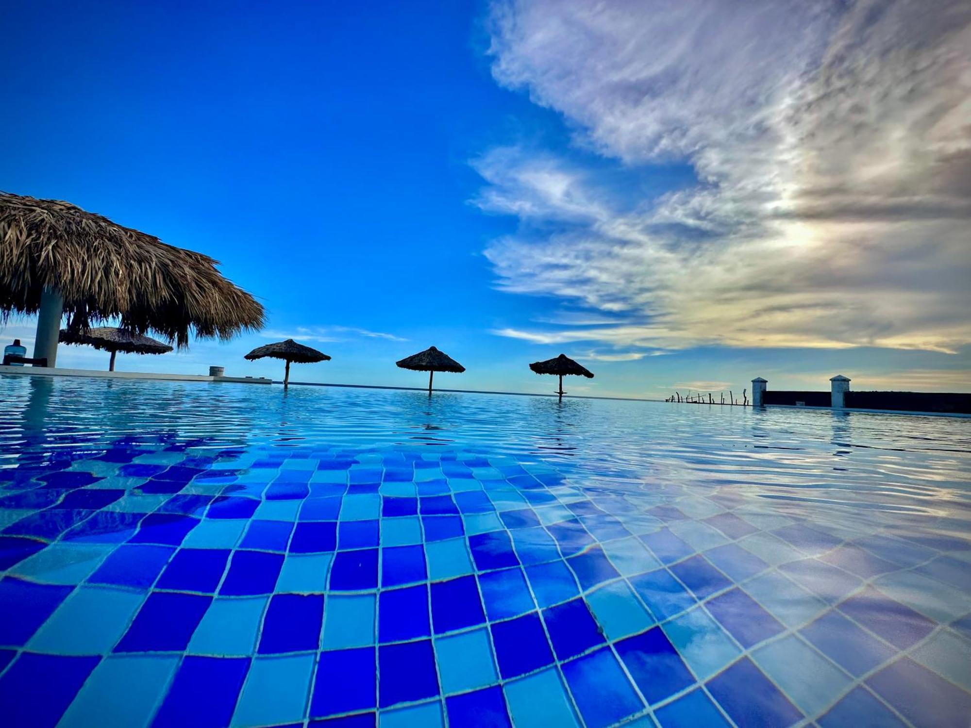 Hotel Tesoro Beach San Luis La Herradura المظهر الخارجي الصورة